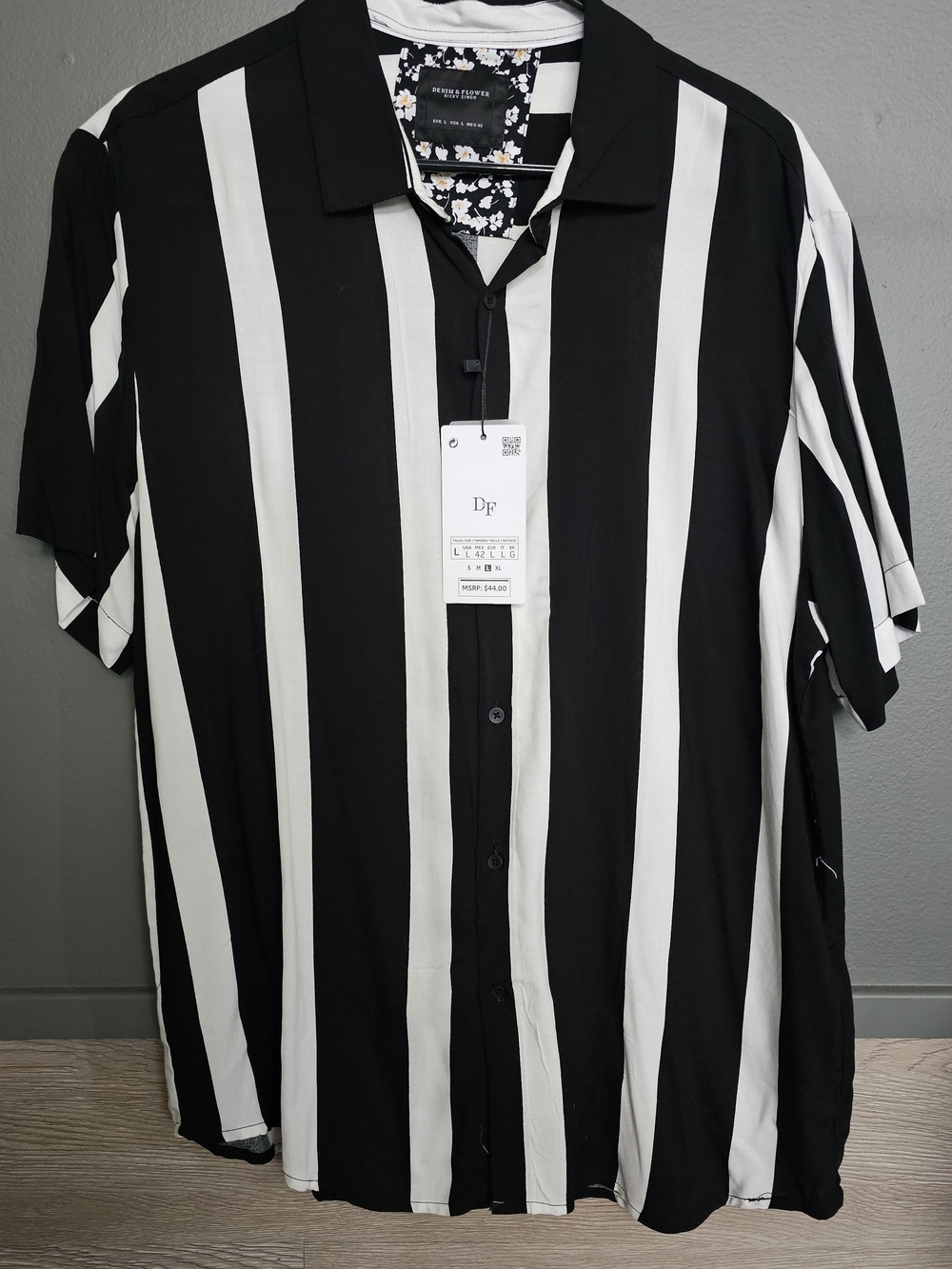 Denim & Flower Black & White Vertical Stripe Button-Down Shirt